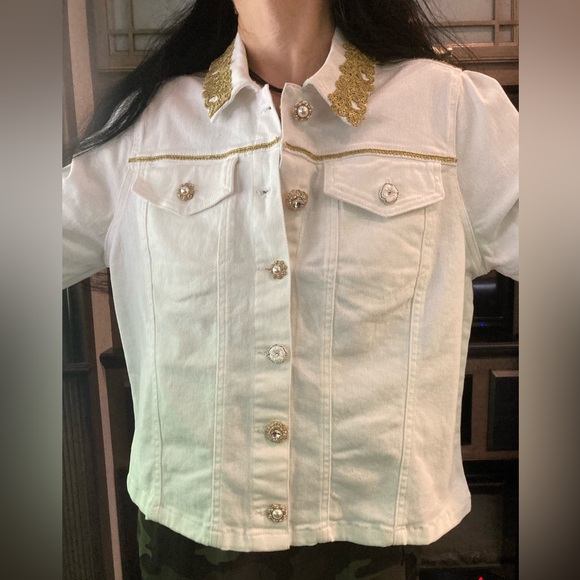 Baroque style White Jacket with Gold Embroidery - Picture 13 of 15